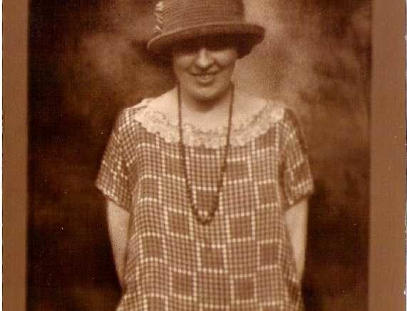 Like most genealogists I LOVE a great mystery. And as I started researching the life of Anna T. McPhillips - my 2x Great Aunt - I realized: this would make a great video to demonstrate my genealogy research methodology that I use for clients as well as my own family history.