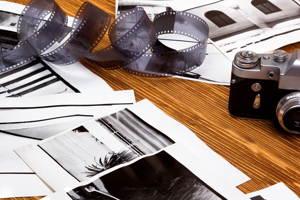 Are you sitting on a pile of old family photographs and wondering what is the best way to preserve them? Download You Can Do This: Photo Organization and Preservation at Abundant Genealogy!